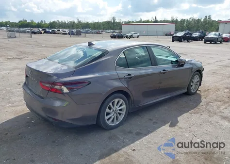 2024 Toyota Camry Le z USA, uszkodzony, nr VIN 4T1R11AK7RU919229